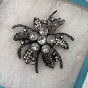 Floral rhinestone brooch